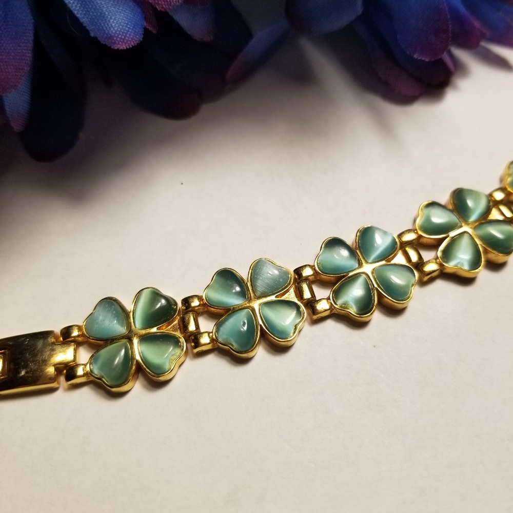 Gorgeous VTG Shamrock Bracelet - Picture 8 of 8